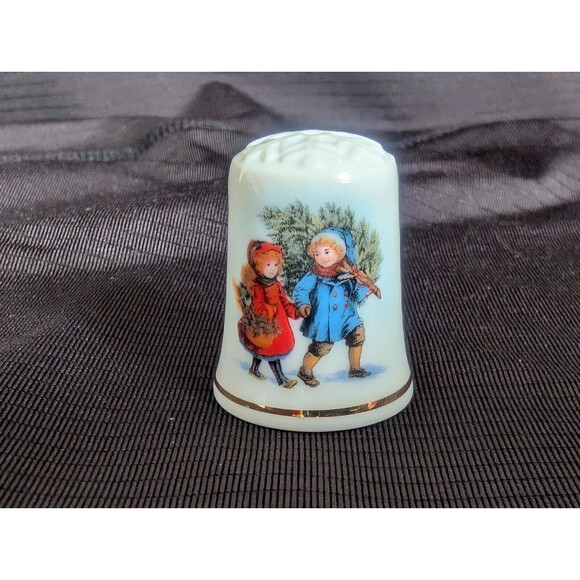 Four (4) Vintage Avon Christmas Holiday Porcelain Thimble 1981-1984 + 3 Souvenir - Picture 2 of 16